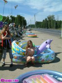 порно фотосессия Голый продавец на московской трассе 148679085.jpg