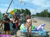 порно фотосессия Голый продавец на московской трассе 148679086.jpg
