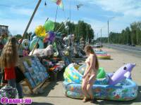 порно фотосессия Голый продавец на московской трассе 148679088.jpg