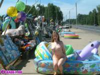 порно фотосессия Голый продавец на московской трассе 148679089.jpg