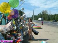 порно фотосессия Голый продавец на московской трассе 148679104.jpg