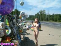 порно фотосессия Голый продавец на московской трассе 148679112.jpg