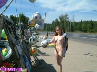 порно фотосессия Голый продавец на московской трассе 148679113.jpg
