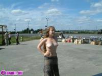 порно фотосессия Голый продавец на московской трассе 148679125.jpg