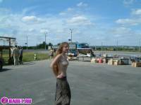 порно фотосессия Голый продавец на московской трассе 148679128.jpg