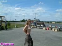 порно фотосессия Голый продавец на московской трассе 148679131.jpg