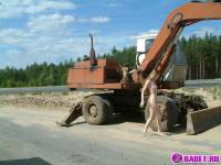 порно фотосессия Две голых девушки рядом с катком 148183677041.jpg