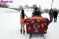 порно фотосессия Фото обнаженной целки на коне фото-100.йпг