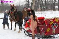 порно фотосессия Фото обнаженной целки на коне фото-101.йпг