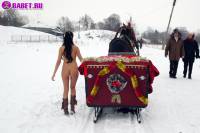 порно фотосессия Фото обнаженной целки на коне фото-102.йпг