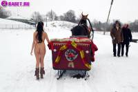 порно фотосессия Фото обнаженной целки на коне фото-103.йпг