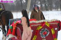 порно фотосессия Фото обнаженной целки на коне фото-106.йпг