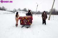 порно фотосессия Фото обнаженной целки на коне фото-109.йпг