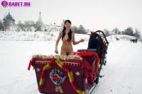 порно фотосессия Фото обнаженной целки на коне фото-10.йпг