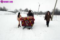 порно фотосессия Фото обнаженной целки на коне фото-110.йпг