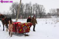 порно фотосессия Фото обнаженной целки на коне фото-112.йпг