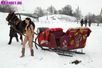 порно фотосессия Фото обнаженной целки на коне фото-119.йпг