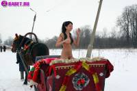 порно фотосессия Фото обнаженной целки на коне фото-11.йпг
