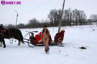 порно фотосессия Фото обнаженной целки на коне фото-121.йпг