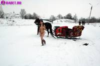 порно фотосессия Фото обнаженной целки на коне фото-123.йпг