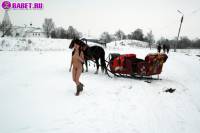 порно фотосессия Фото обнаженной целки на коне фото-124.йпг