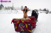 порно фотосессия Фото обнаженной целки на коне фото-12.йпг