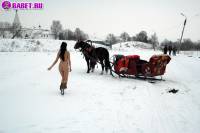 порно фотосессия Фото обнаженной целки на коне фото-131.йпг