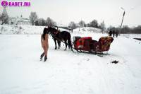 порно фотосессия Фото обнаженной целки на коне фото-133.йпг