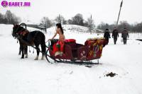 порно фотосессия Фото обнаженной целки на коне фото-147.йпг