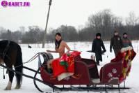 порно фотосессия Фото обнаженной целки на коне фото-158.йпг