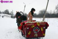 порно фотосессия Фото обнаженной целки на коне фото-15.йпг