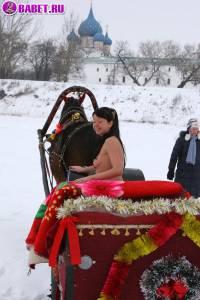 порно фотосессия Фото обнаженной целки на коне фото-178.йпг