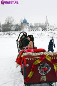 порно фотосессия Фото обнаженной целки на коне фото-179.йпг