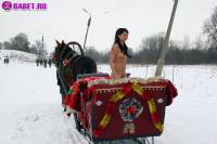 порно фотосессия Фото обнаженной целки на коне фото-17.йпг