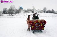 порно фотосессия Фото обнаженной целки на коне фото-185.йпг