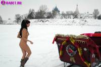 порно фотосессия Фото обнаженной целки на коне фото-1.йпг