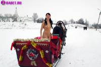 порно фотосессия Фото обнаженной целки на коне фото-21.йпг