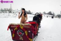 порно фотосессия Фото обнаженной целки на коне фото-24.йпг