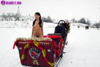 порно фотосессия Фото обнаженной целки на коне фото-25.йпг