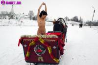 порно фотосессия Фото обнаженной целки на коне фото-31.йпг