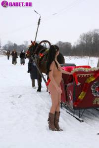 порно фотосессия Фото обнаженной целки на коне фото-45.йпг