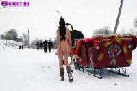 порно фотосессия Фото обнаженной целки на коне фото-48.йпг