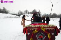 порно фотосессия Фото обнаженной целки на коне фото-62.йпг