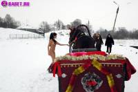 порно фотосессия Фото обнаженной целки на коне фото-64.йпг