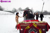 порно фотосессия Фото обнаженной целки на коне фото-65.йпг