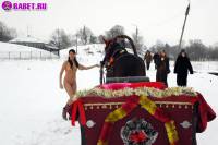 порно фотосессия Фото обнаженной целки на коне фото-66.йпг