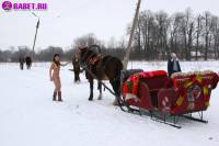 порно фотосессия Фото обнаженной целки на коне фото-67.йпг