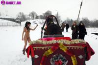 порно фотосессия Фото обнаженной целки на коне фото-70.йпг