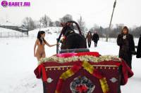 порно фотосессия Фото обнаженной целки на коне фото-79.йпг