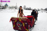 порно фотосессия Фото обнаженной целки на коне фото-8.йпг